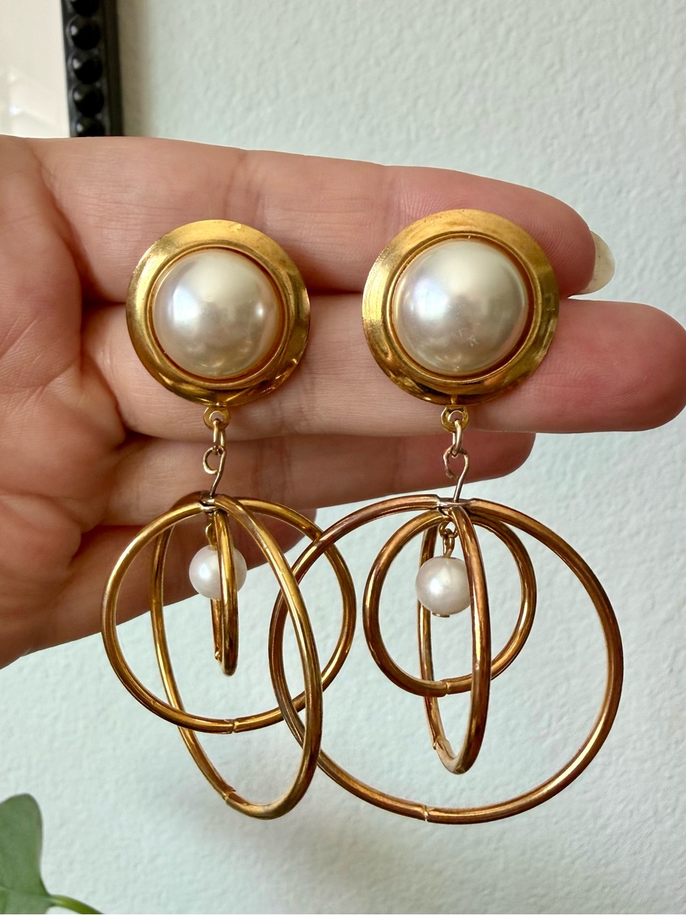 Vintage Gold-tone Concentric Circle Hoops Pearl Cabochon Drop Dangle Earrings - Picture 10 of 10